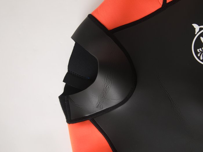Coutures sur panneaux orange